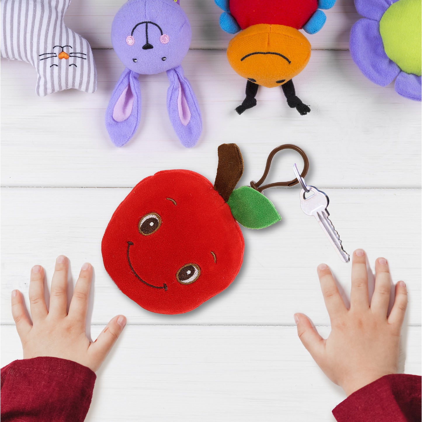 SNUG-MOOSHIES PLUSH CLIPS - APPLE