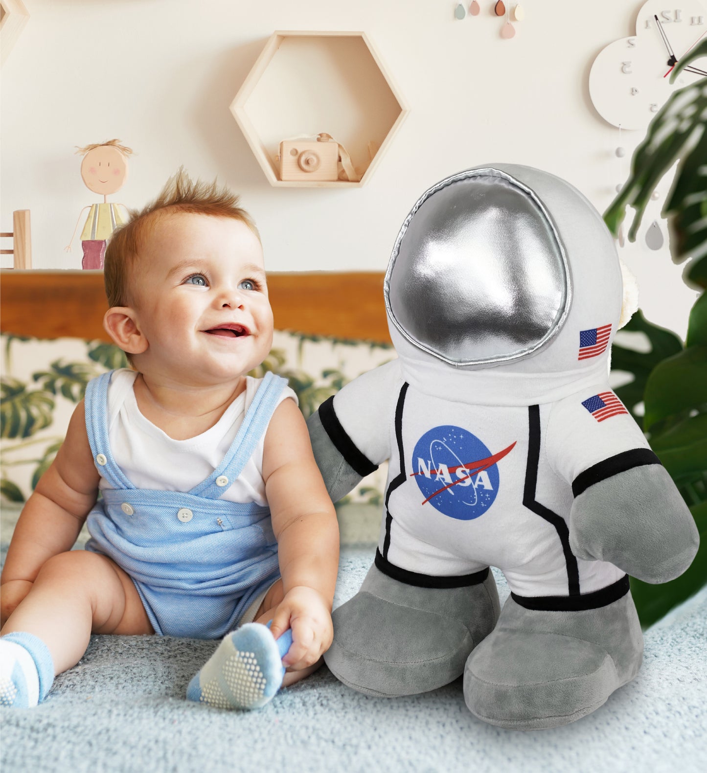 SNUG-MOOSHIES PLUSH - STANDING ASTRONAUT 17"