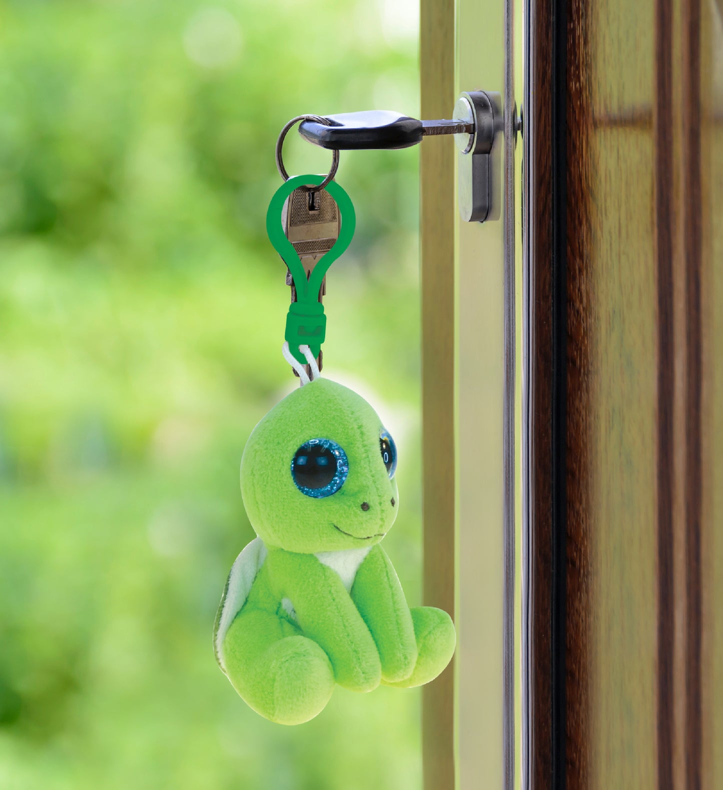 BIG EYE KEYCHAIN - GREEN SEA TURTLE