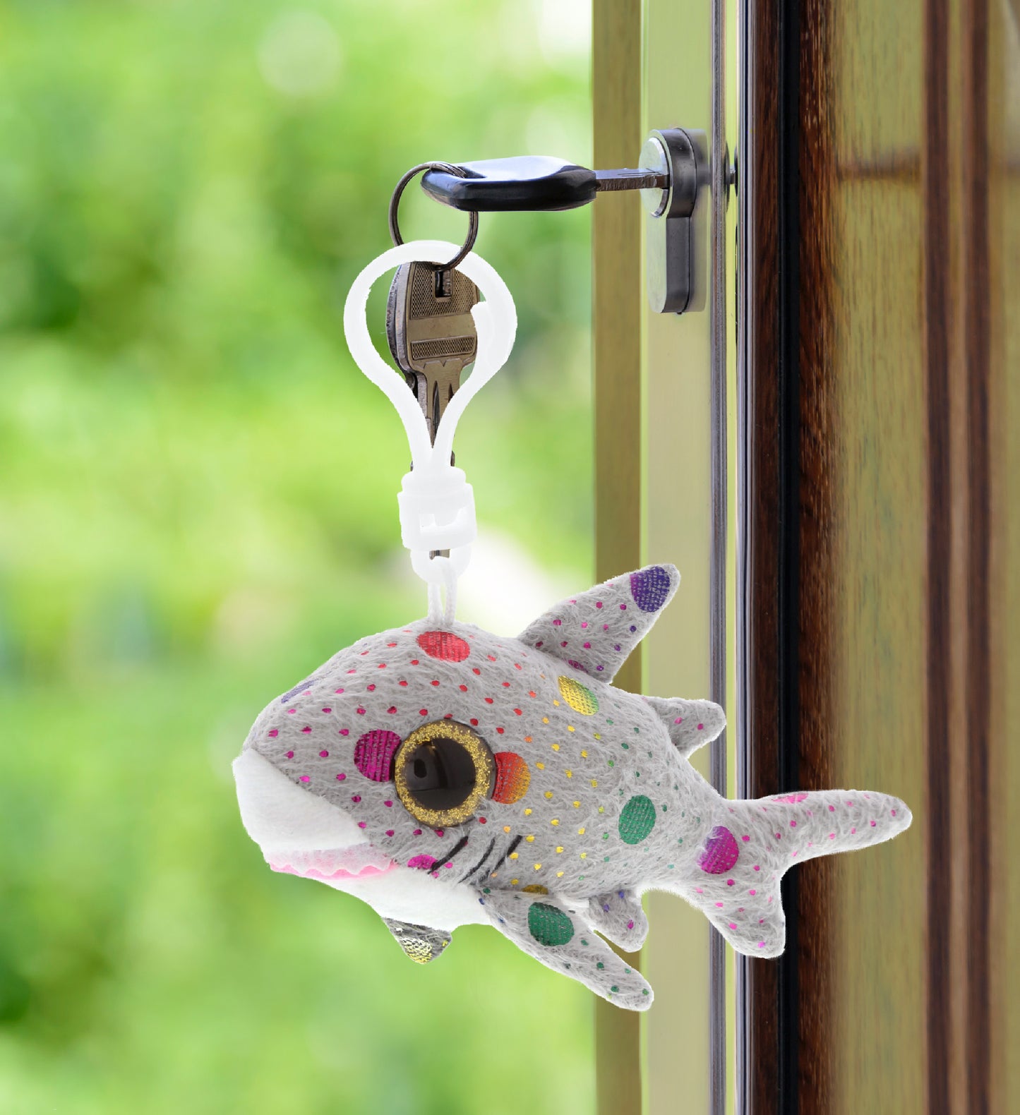 BIG EYE KEYCHAIN - SHARK
