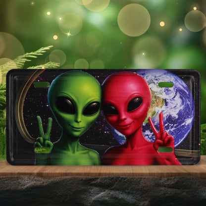 LICENSE PLATE MAGNET - ALIEN COUPLE