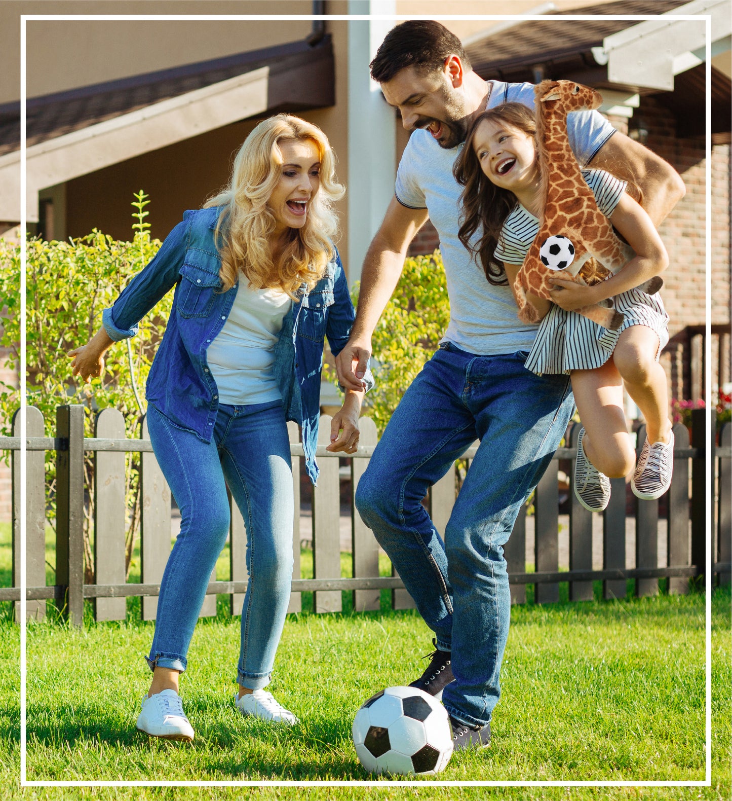 WILD COLLECTION PLUSH - GIRAFFE 20" WITH SOCCER PLUSH